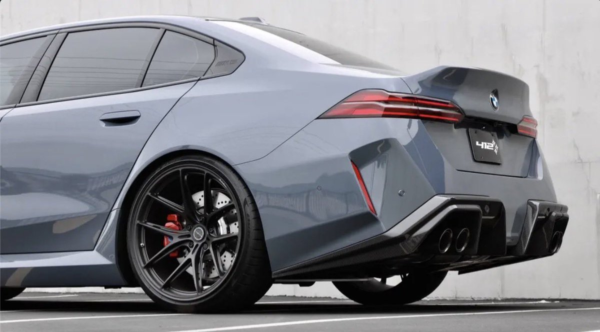 Draghub1's tweet image. 2025 BMW M5 (G90) specs 🔥
•Power: 717 hp / 738 lb-ft
•Powertrain: 4.4L twin-turbo V8 + hybrid
•0-60 mph: 3.4 sec
•Top speed: 190 mph (w/ package)
•Electric range: 43 miles
•Curb weight: 5,390 lbs
Most powerful M5 ever! #BMWM5 #G90