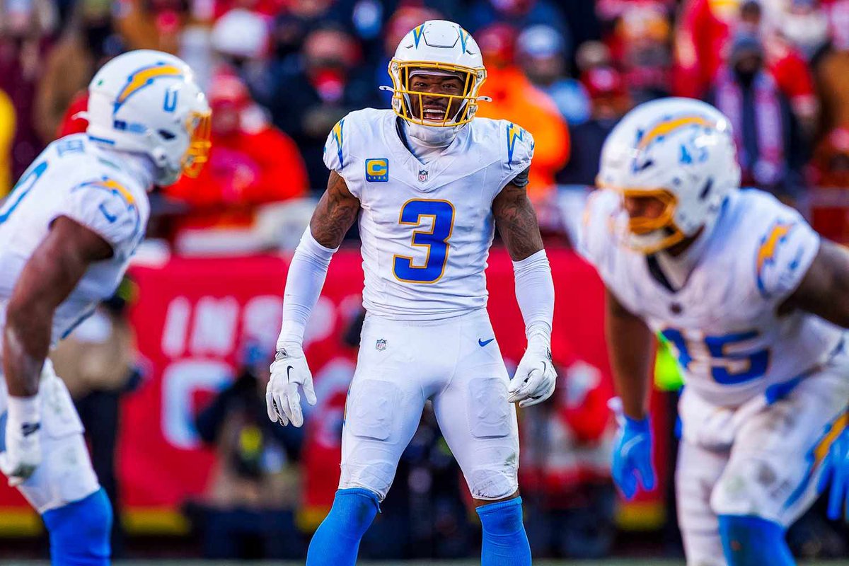 ChargersMuse's tweet image. Pro Bowl voting ends tonight retweet to get these Chargers to the pro bowl!! 1 RT is double!!
#ProBowlVote   + Cameron Dicker
#ProBowlVote   + Tuli Tuipulotu
#ProBowlVote   + Justin Herbert
#ProBowlVote   + Cam Hart
#ProBowlVote   + Daiyan Henley 
#ProBowlVote   + Odafe Oweh…