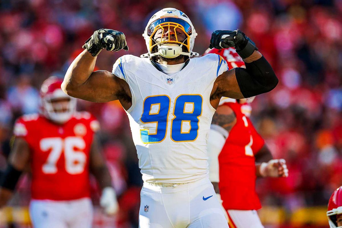 ChargersMuse's tweet image. Pro Bowl voting ends tonight retweet to get these Chargers to the pro bowl!! 1 RT is double!!
#ProBowlVote   + Cameron Dicker
#ProBowlVote   + Tuli Tuipulotu
#ProBowlVote   + Justin Herbert
#ProBowlVote   + Cam Hart
#ProBowlVote   + Daiyan Henley 
#ProBowlVote   + Odafe Oweh…