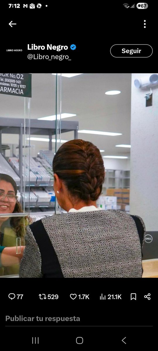 Los estantes  de atrás están vacíos, hasta para hacer montajes del bienestar están pejendejos !!