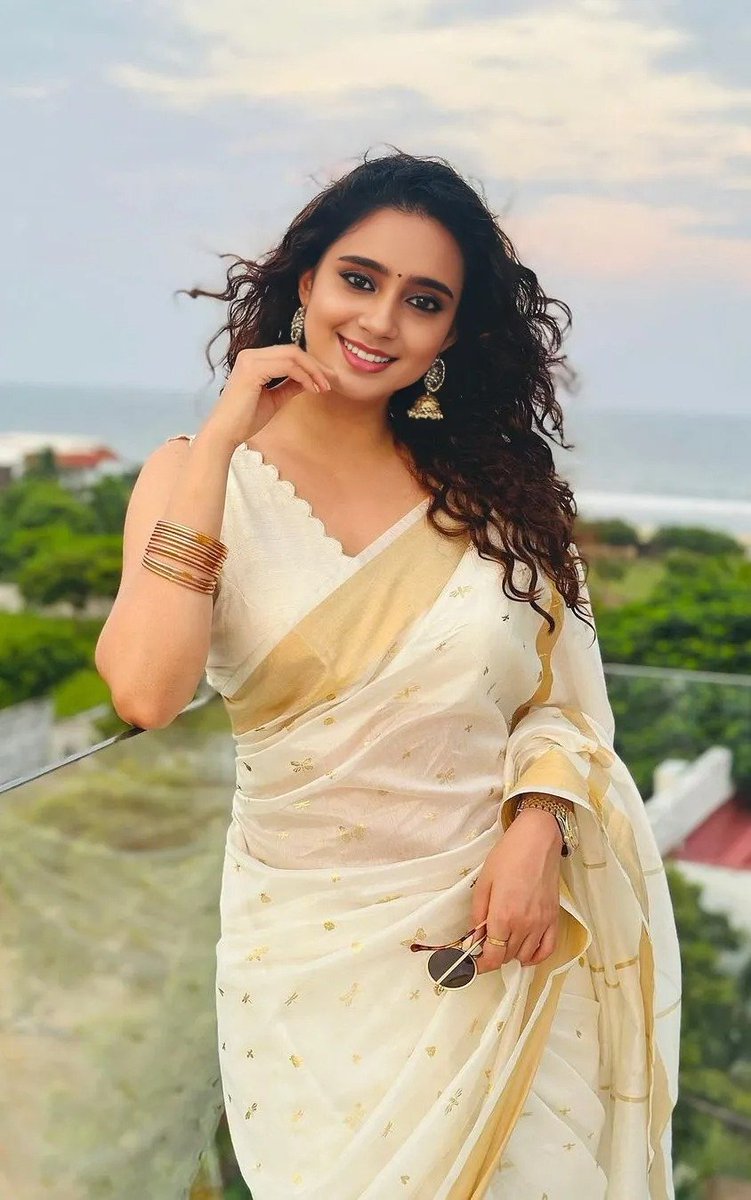 manisha_mithra's tweet photo. Embrace the glorious mess that you are. #sareestyles #sareegirl #sareelove #sareeindia #sareeflow #sareefashion #girlsstyles #girlshairstyles #girlsoutfits #girlssaree #traditionalgirl #traditionalwear #traditionaloutfits #beingtraditional #duskybeauty #ThalaivarNirandharam https://t.co/Cb83i7g3lo