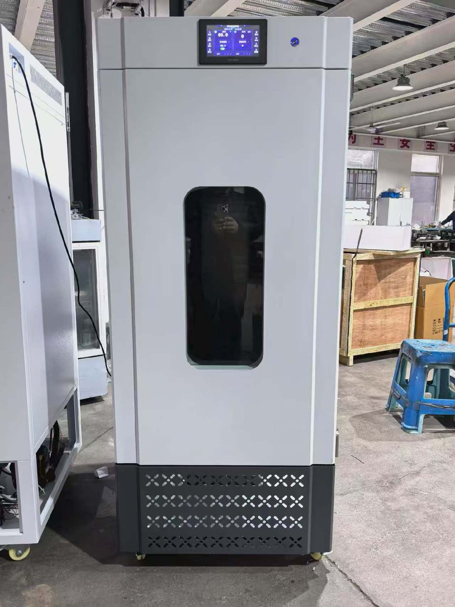 Crystal_Labone's tweet photo. Big capacity, precise control!  Our shipment is ready: 150L &amp; 250L Pharmaceutical Stability Chambers for ICH guideline testing, and a versatile 500L Plant Growth Chamber for expanded research. 
#Pharma #StabilityTesting #LabEquipment #Biotech #LifeScience #GMP #ClimateChamber https://t.co/76bqXzQF8w