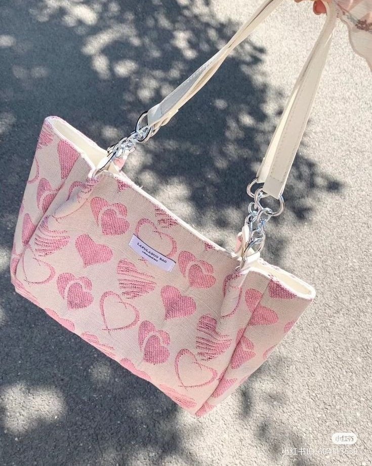 "A bag that carries both charm and grace."

✨ my thread ✨