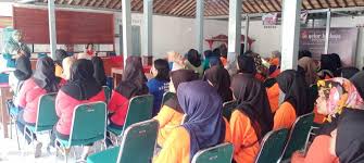 MarioSundanesse's tweet photo. sosialisasi stopan jabar tk Desa di Desa Tanjungsari Kec Tanjungsari bertemakan " Cegah Stunting dengan tidak menikahkan anak usia dini"

#teladankb
#dp3akbjabar https://t.co/XnGEx5ALxw