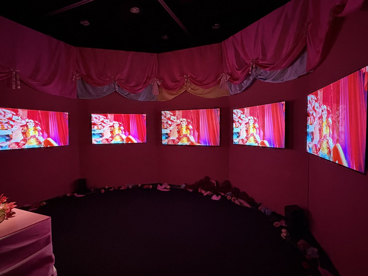 graphgate's tweet image. 本日最終日です！
山口えり花作品展「狂喜的ラブリー」
キヤノンギャラリー Sにて開催中❤️‍🔥
personal.canon.jp/event/photogra…

#GRAPHGATE #Canon