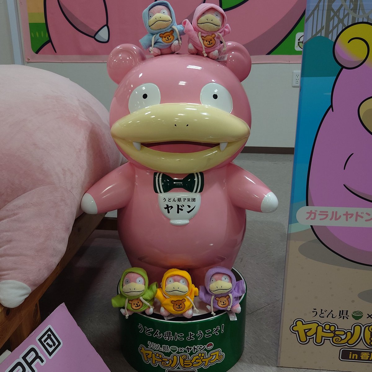 ヤドレンジャーと高松空港✈️✈️ 高松空港の等身大ヤドンちゃんを 見