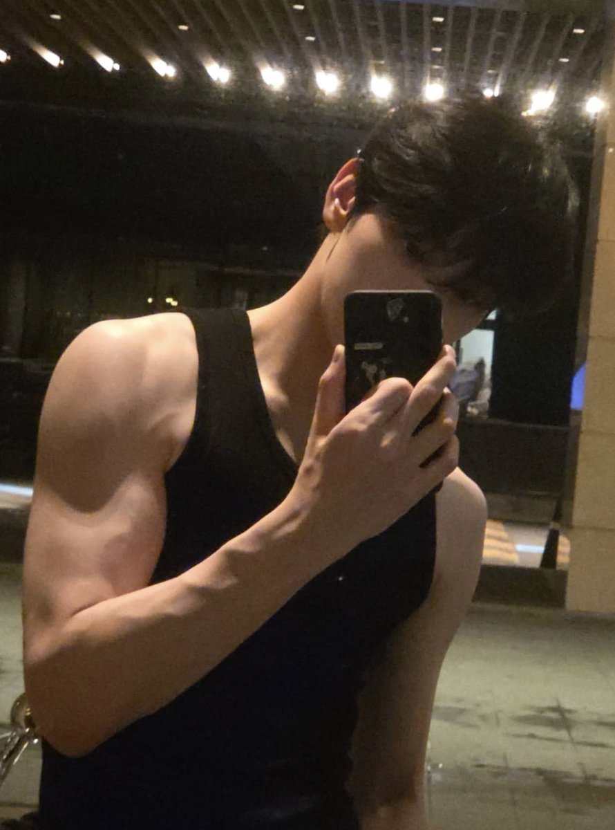 hellduar1e's tweet image. obrigada mãe por me fazer bonito pra minha mulher 👍