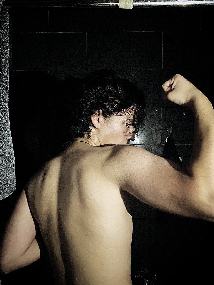 coca_con_queso's tweet photo. X:Why do You work out?
Me: if i'm fhigting for Mesa beacuse i love her i have to be better myself to be for her
X: for a fictional character?
Me: yes
Day 1/XXX of triying
(Arms day)
#myprogress https://t.co/vxUQayVeZu