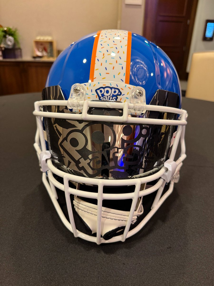 PopTartsBowl's tweet image. These helmets are SWEET!