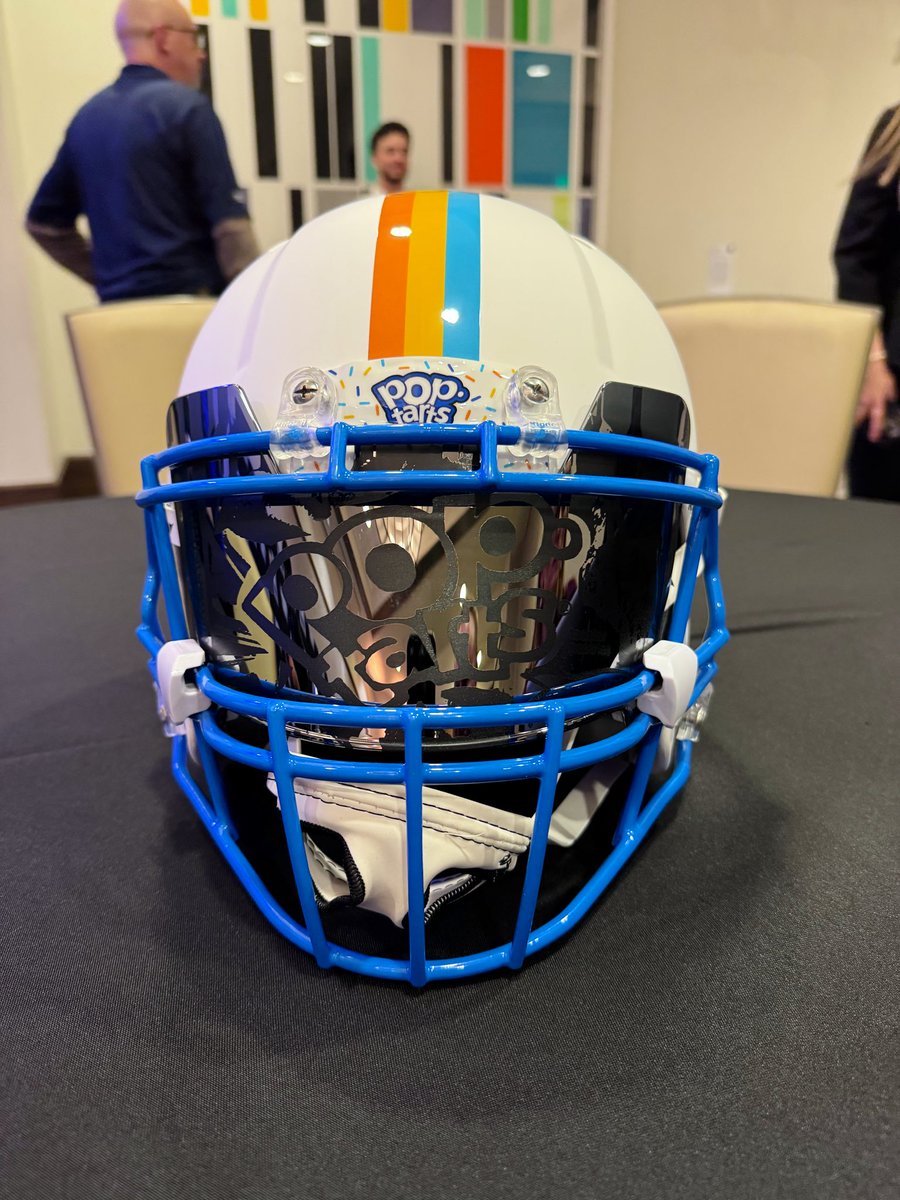 PopTartsBowl's tweet image. These helmets are SWEET!
