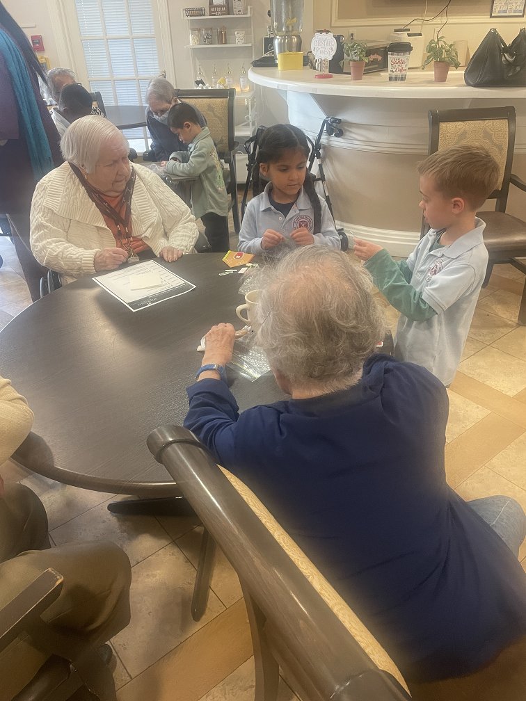 Hopkins_House's tweet photo. Holiday Cheer Brings Generations Together. Learn More https://t.co/kg1tZb8OIo https://t.co/U5ZRZXaUcb