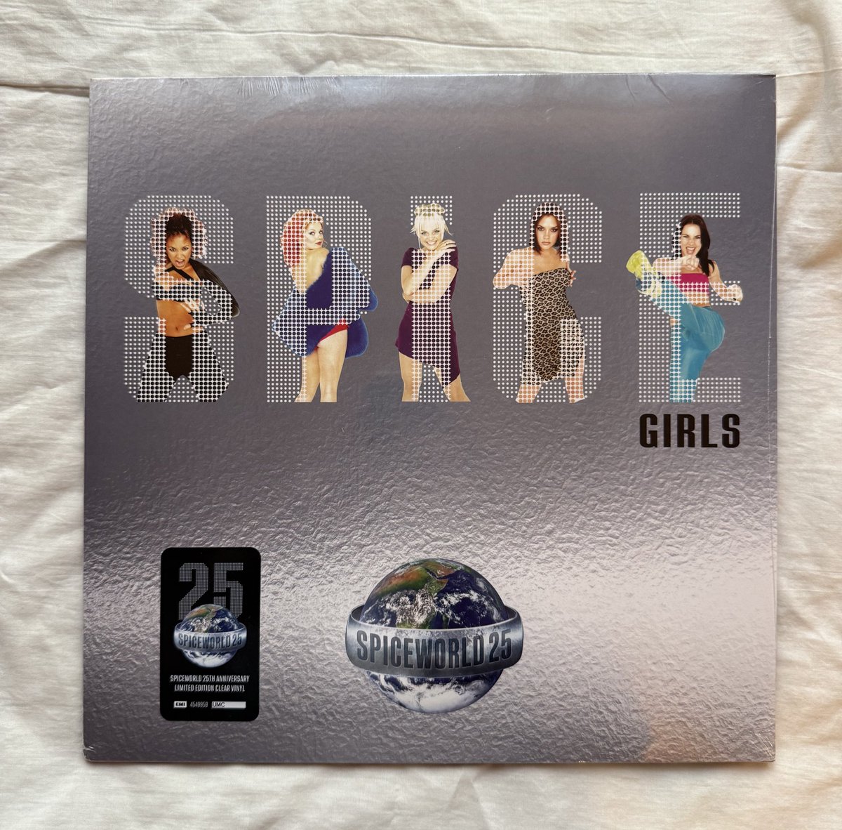 Atamorgan's tweet photo. Chiquisss, qué tal? Estoy vendiendo este vinilo de las Spice Girls de 25 aniversario de Spiceworld a $40.000. 

Si me ayuda con un rt, me serviría de mucho. Gracias! https://t.co/DTInf88nzF