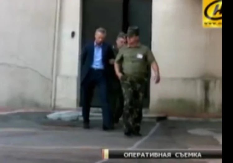 Кадры ареста Вячеслава Баумгартнера в августе 2013 года в Минске.

Баумгертнер стал самым высокопоставленным российским топ-менеджером, взятым под стражу в Беларуси в новейшей истории.