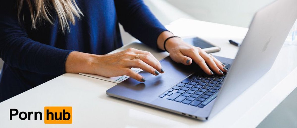 Isso é absolutamente revoltante! O site adulto #PornHub vazou as preferências de visualização de vídeos de um grande núm