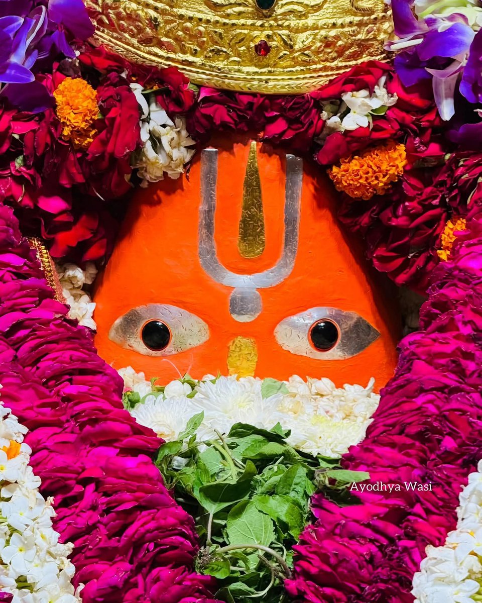 मैं दर दर भटकता उनके दर पर गया, मैं भीतर गया मैं भी तर गया।मैंने नजरे जो मिलाई उससे, खोया सुध बुध मैं उन्ही का हो गया।मैं ऐसा दीवाना हुआ उनका, गया तो था अपनी कहने।कहते कहते मैं भूल गया सब, और खुद को उन्हें दे दिया।मैं उनको मांगने गया था, पर मैं उनका ही हो गया।जय श्री राम 🙏🏼