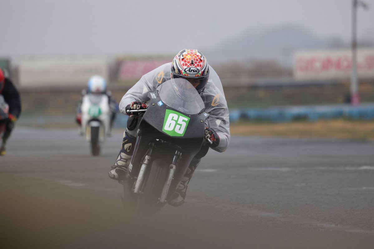 バイクの真正面写真を無言で貼る