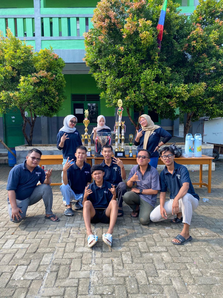 basyar_ananda's tweet photo. Telat Upload , terimakasih sudah memenuhi wish list ku tahun ini 🙏🙏 

🏆 : ✅ 
💍 : 🔜 https://t.co/01s8k7NMeX