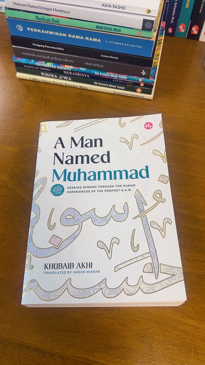 EHNathasia's tweet photo. A MAN NAMED MUHAMMAD: A REVIEW 

I absolutely love this book! 

Growing up we were taught and heard of Rasulullah's divinity and the miracles he performs, and sometimes, forget that he is also a human being. https://t.co/hQpxWJ0us4