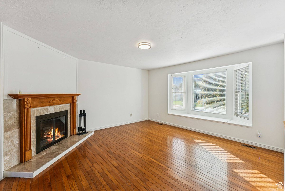 ThePerryGroupUT's tweet photo. 203 E KRISTIN DR S, Sandy, UT 84070 just sold! Contact us for assistance in doing the same with your property. It would be our pleasure to work with you. https://t.co/ATtxWfVnJz