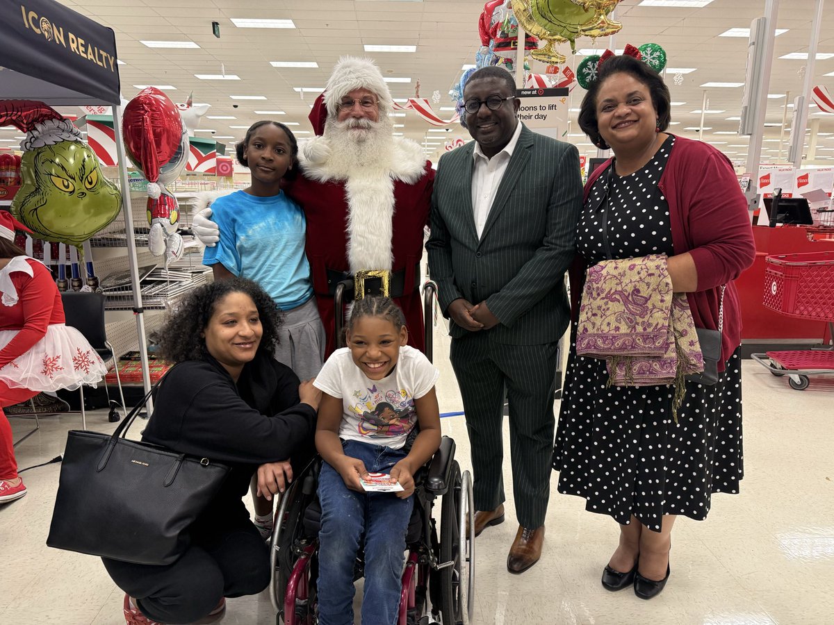 Pinewood Elementary School/N. Lauderdale tweet media