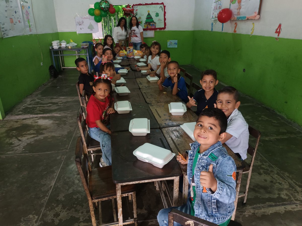 Escuela Comandante Hugo Rafael Chávez Frias tweet media