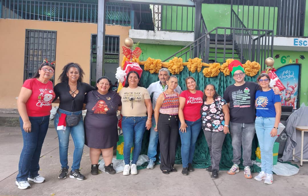 Escuela Comandante Hugo Rafael Chávez Frias tweet media