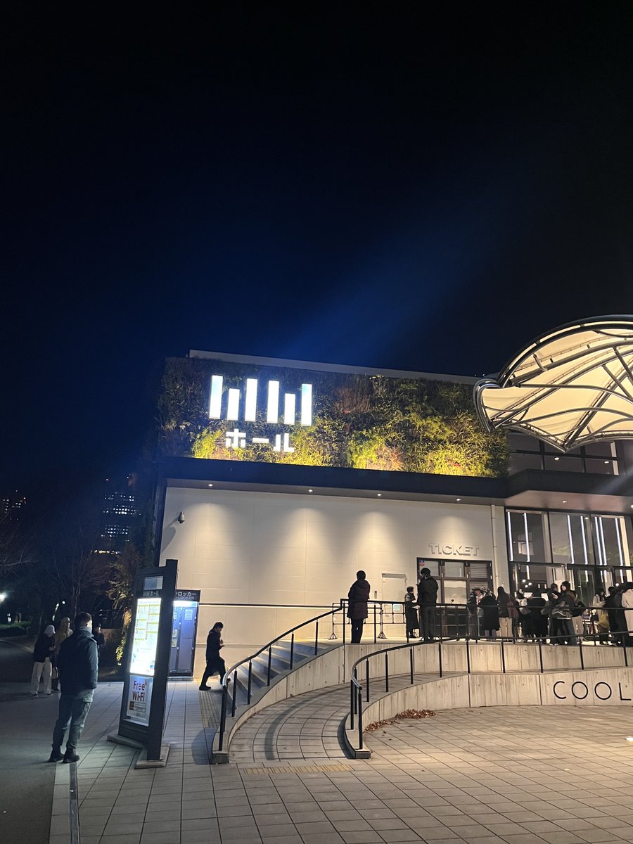 cj_klb's tweet photo. 〜今回の大阪遠征〜
観光できなかったけど空気感だけでも味わえて良かった☆
今年はパイプ椅子と一緒に色んな会場行けたよ、来年は誰と行こうかな(^_^;) https://t.co/DDworhDztB