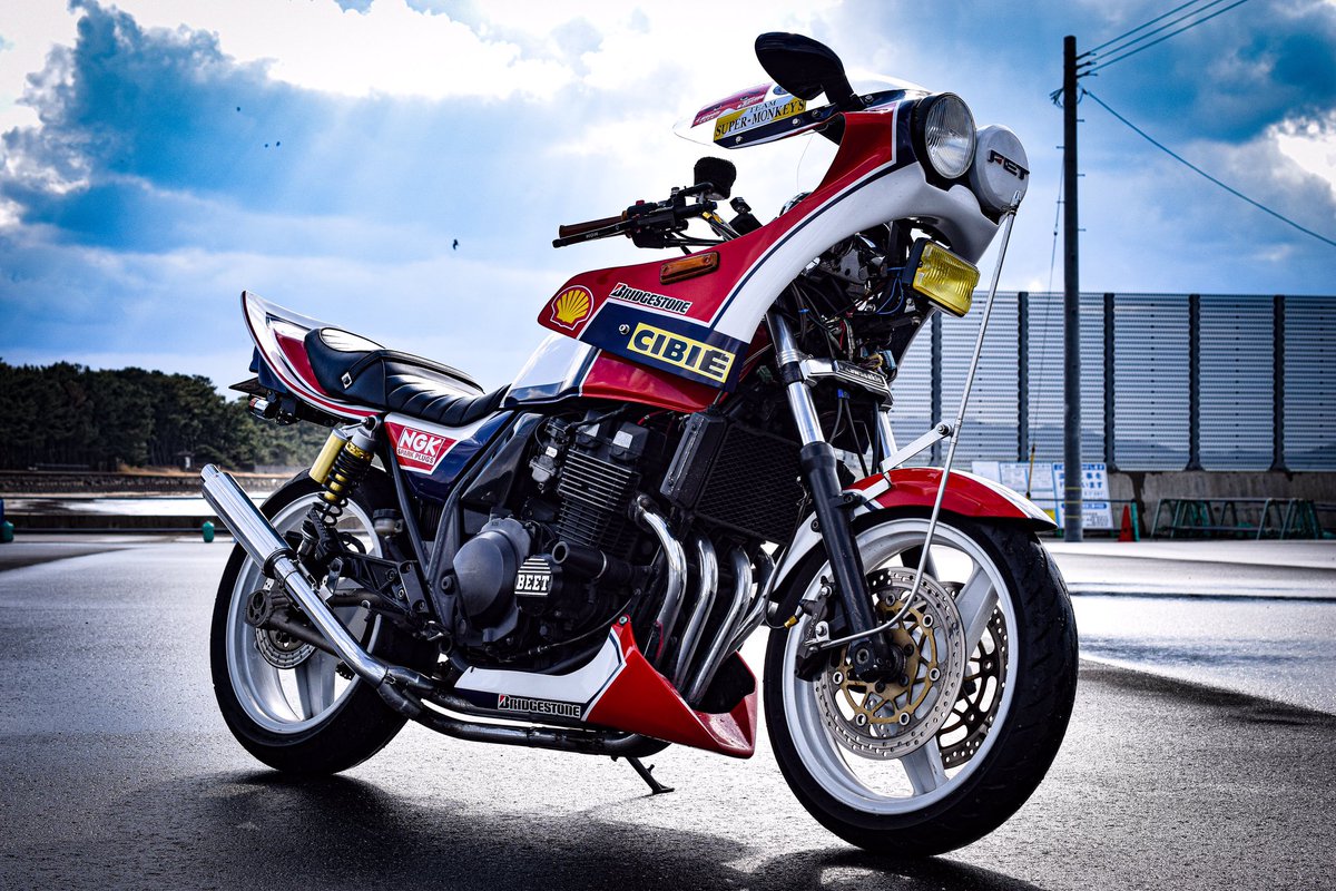 ＊説明欄必読！　ロケットカウル HAWK11のロケットカウルについてのいい加減な考察 : へっちまんの