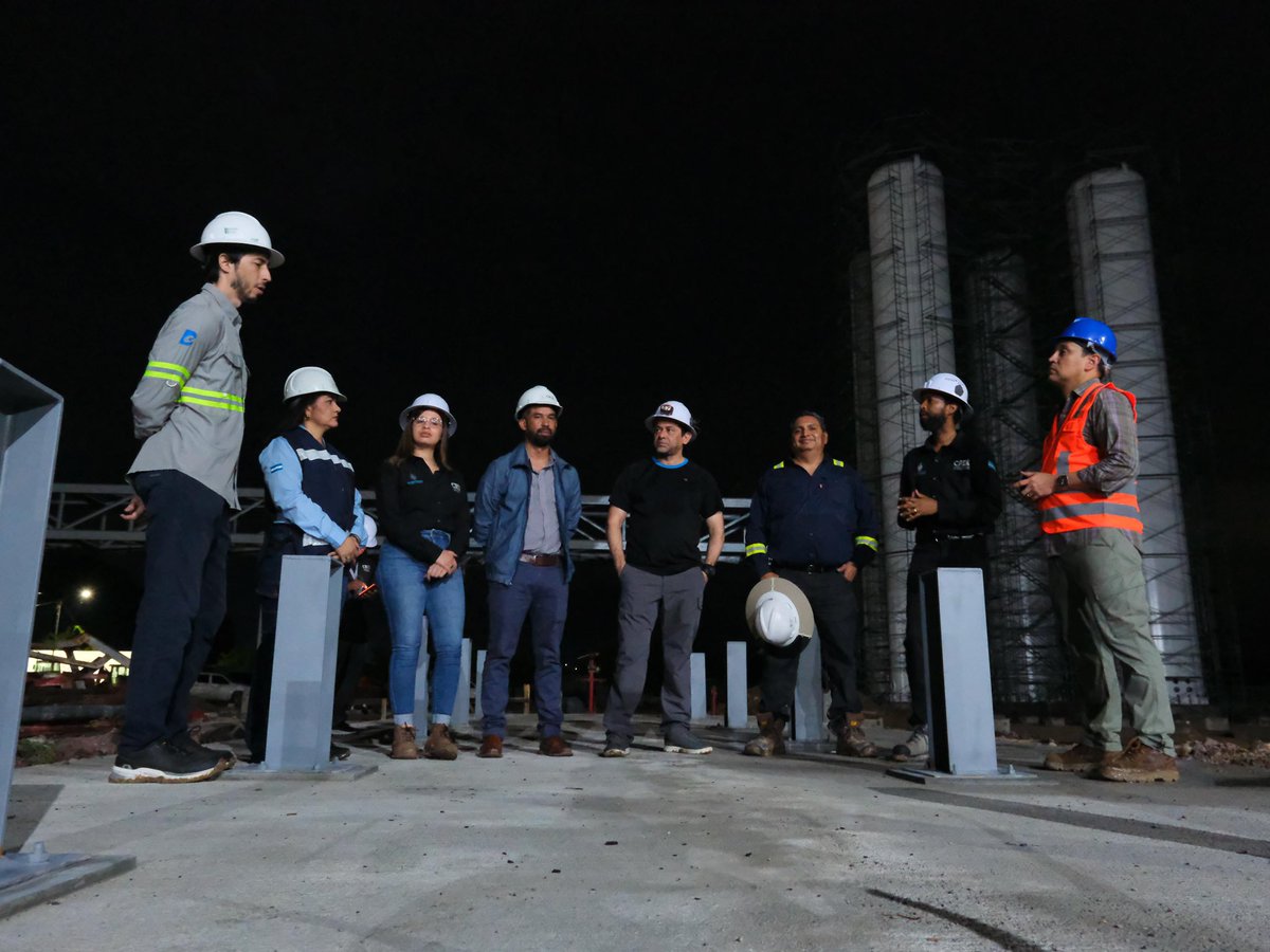 CREE_HONDURAS's tweet photo. Equipo de la CREE dirigido por el Comisionado Wilfredo Flores Ph.D realiza visita técnica junto a representantes del Centro Nacional de Despacho a las instalaciones de la primera planta de Energía a Gas Natural en Honduras de 240 MW de potencia firme, ubicada en Búfalo Cortés,  con el fin de evaluar el Plan Indicativo de Expansión de Generación del  CND.