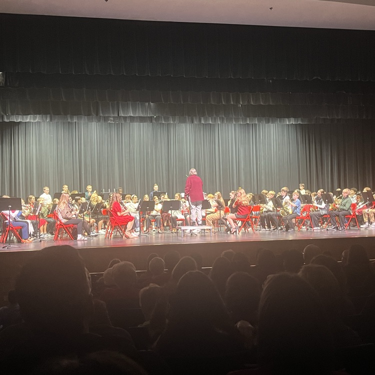 The 7th/8th grade rounds out the AMS Christmas concerts for 2025.  Well done!