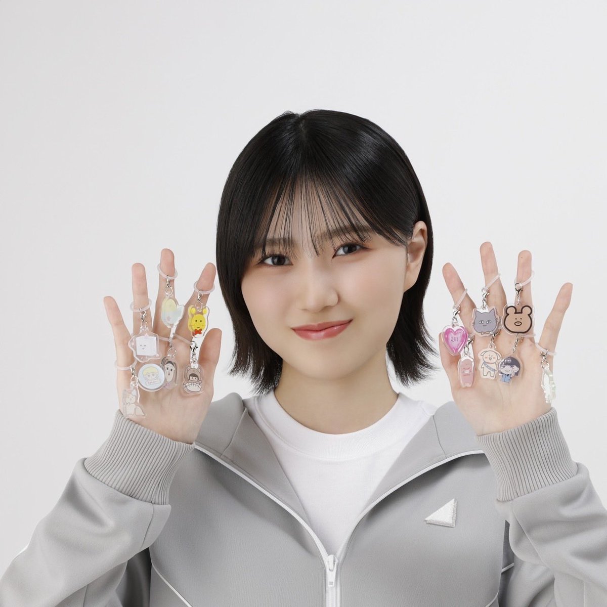 なんでジャージ？笑 箱推しタオルでも 松田里奈ちゃんカラー なの