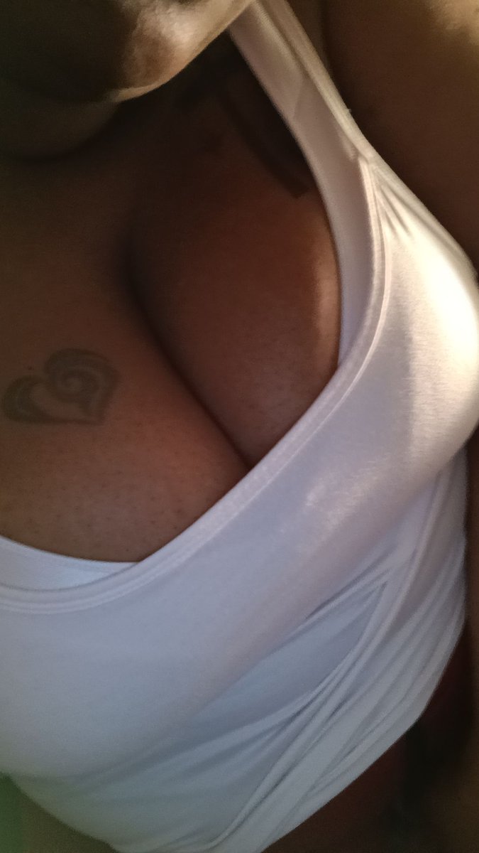 [Big boobs] I am a big titty content seller. I am selling sexy solo content good for  prices DM me or add me on Snapchat to buy content [Selling only] [Buyers only add]
Snap- retha251529

Cleavage SellingContent Buyingcontent