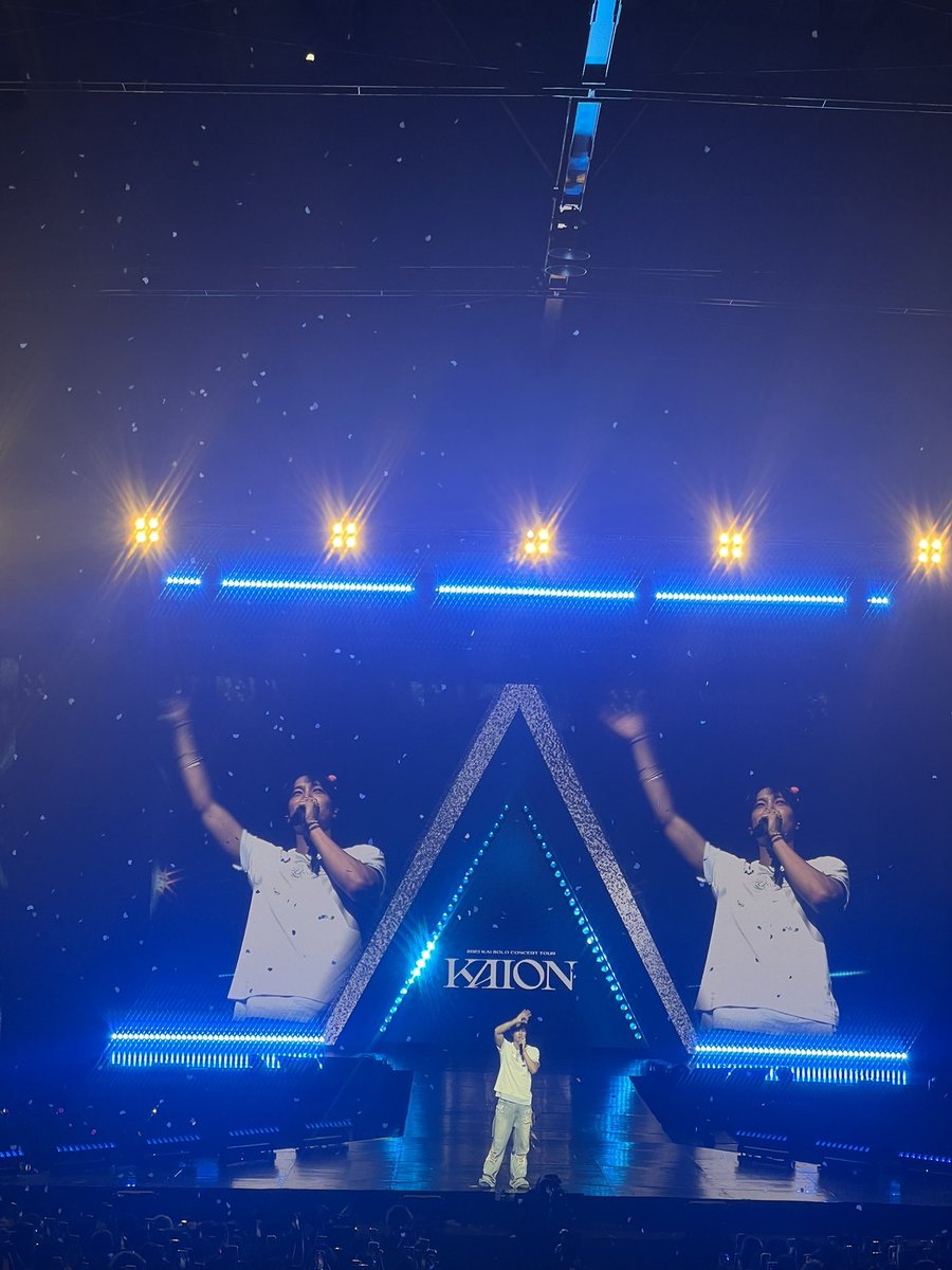 AnnPrr1994's tweet image. ในช่วงที่EXO มีงานแต่ไม่ว่างตาม เพราะมัวแต่ไปต่อสู้เพื่อชาติ แต่อยากขอบคุณEXO มากๆ ที่เป็นพลังใจให้ในวันที่เหนื่อยท้อ ทำให้เรามีแรงสู้ต่อจนมีวันนี้ได้  เพราะต้องซ้อมและแข่งที่ตปท.เลยได้ไปแค่คอนจงอิน กับดีโด แต่ได้รับพลังมากมาย รักEXO และเป็นแอ๋วตลอดไป #ซีเกมส์2025 #EXO #เอกโซ