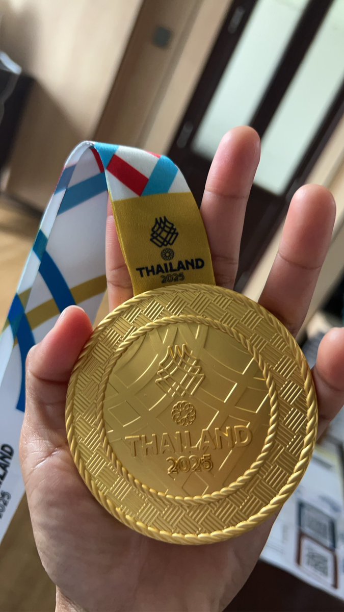 AnnPrr1994's tweet image. ในช่วงที่EXO มีงานแต่ไม่ว่างตาม เพราะมัวแต่ไปต่อสู้เพื่อชาติ แต่อยากขอบคุณEXO มากๆ ที่เป็นพลังใจให้ในวันที่เหนื่อยท้อ ทำให้เรามีแรงสู้ต่อจนมีวันนี้ได้  เพราะต้องซ้อมและแข่งที่ตปท.เลยได้ไปแค่คอนจงอิน กับดีโด แต่ได้รับพลังมากมาย รักEXO และเป็นแอ๋วตลอดไป #ซีเกมส์2025 #EXO #เอกโซ