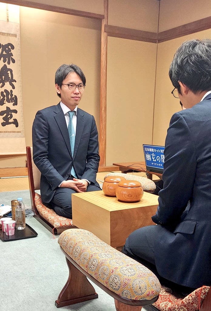 v4seR2cGOCn73Od's tweet photo. 【新人王新春記念対局】
蕭鈺洋新人王が、記念対局の相手に指名したのは林漢傑八段。
台湾の先輩との一局になりました。
#新人王 #囲碁 https://t.co/ZlOxBLOTs0