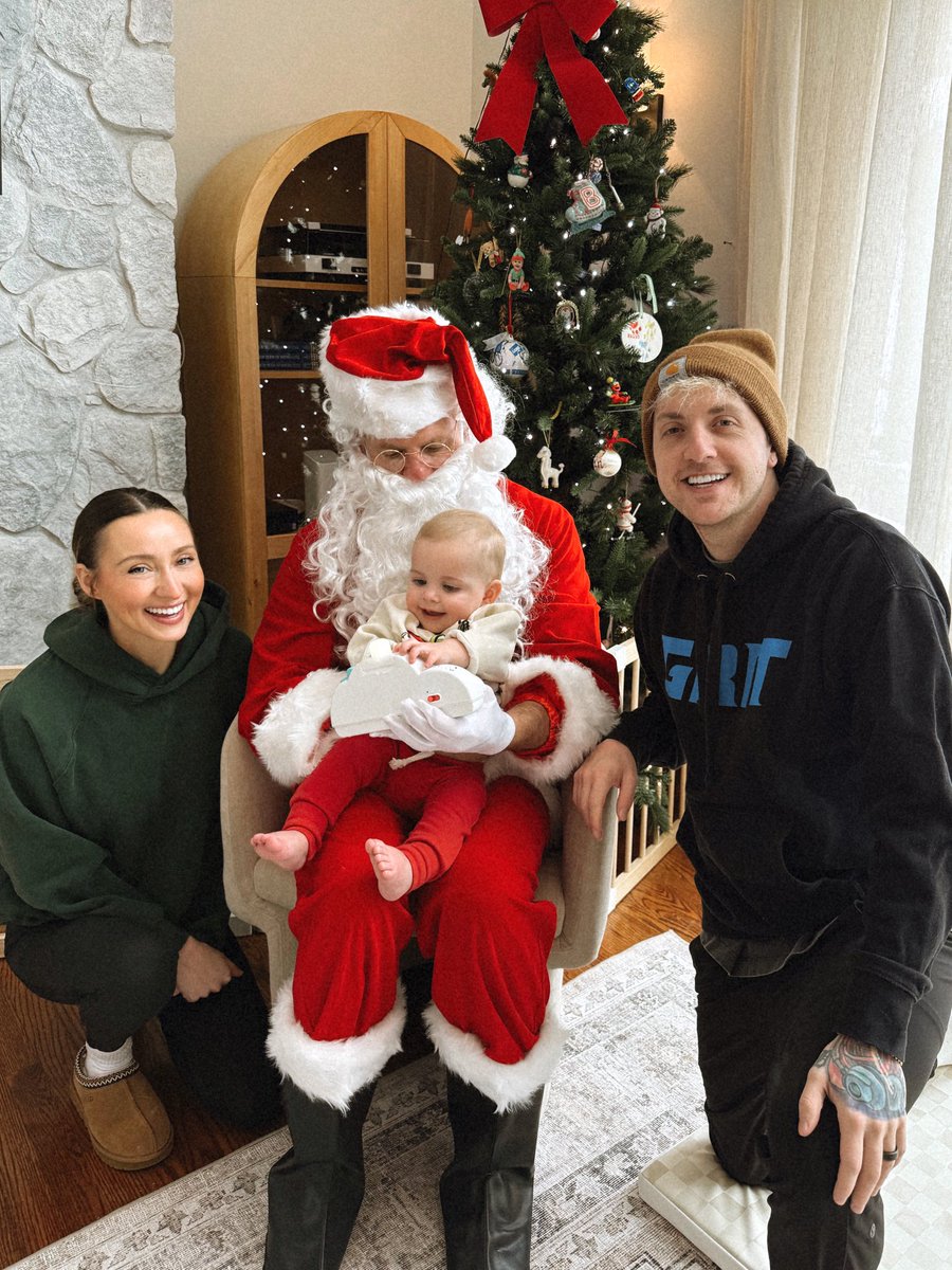 First time meeting Santa 🎅🏻💙