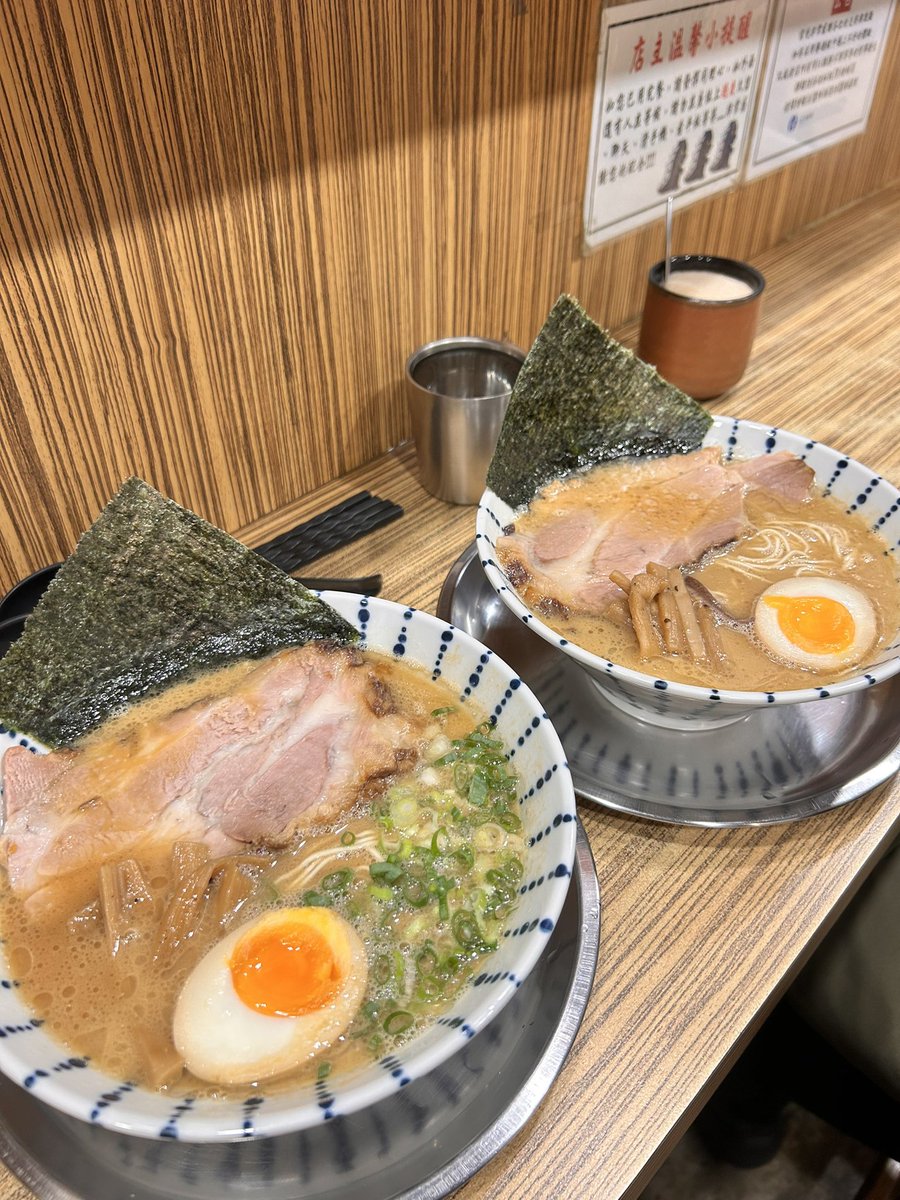 Shuuo_'s tweet photo. 濃厚な豚骨ラーメン

俺の豚🍜 https://t.co/z4vzLYl7xf