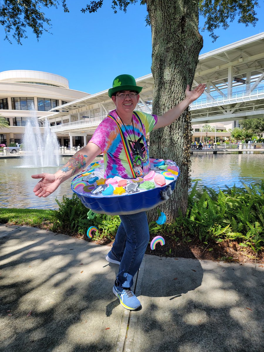 CaptInfernal's tweet image. Celebrating 6 years with @GLYTCHEnergy Toady! 🎉🦊
#Glytchfam #Anotheryear #6years