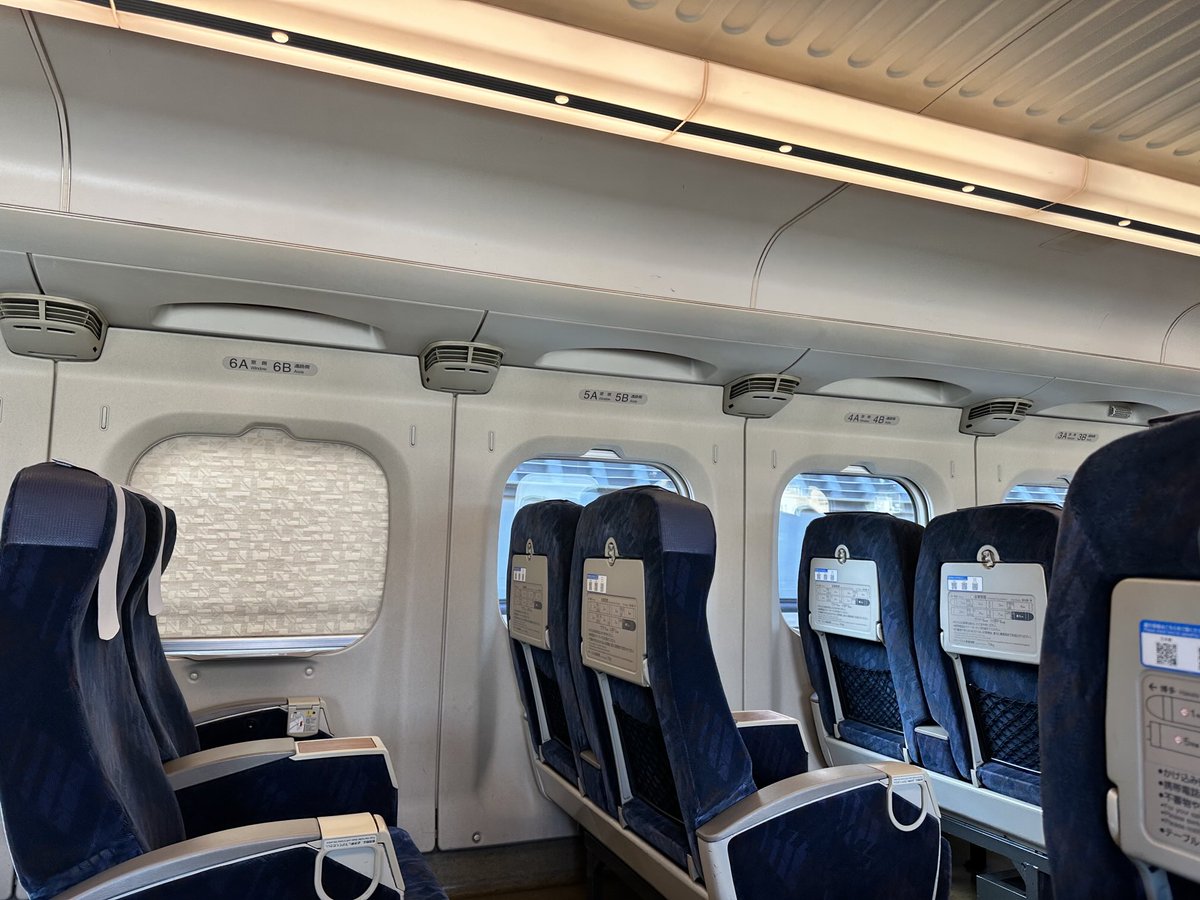 ASTRAYRED4's tweet image. #山陽新幹線
#700系こだま
#レールスター
出張で広島から防府へ移動してます。徳山まで山陽新幹線こだま号利用。700系レールスターは、7、8号車も自由席なのですが、2by2シート…ラッキー✌️😊