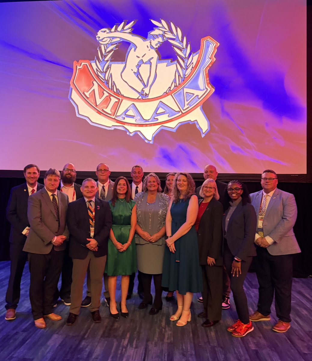WPSBulldogsAD's tweet photo. Super grateful to get to serve with this crew and honor the best in the business of the @NIAAA9100 https://t.co/tzW9CkTjGg