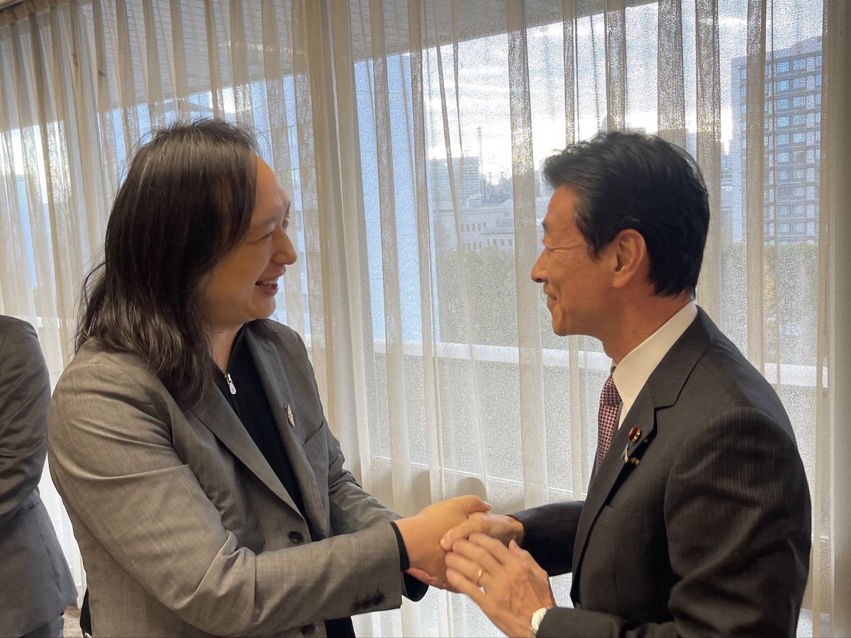 自民党のSNSディープフェイク(詐欺広告など)対策の会議で、オードリー・タン台湾初代デジタル大臣・現サイバー特命大使と意見交換しました。  私自身のなりすましサイト・偽サイトも時々現れているようです。注意をして頂ければと思いますが、台湾の仕組みも参考に、対策を ...