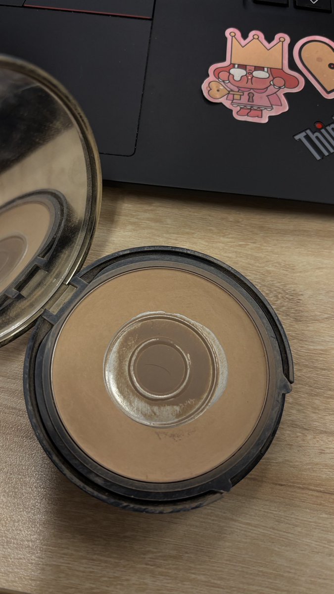 Worth to buy sih ges 30rb an, sampe kopong gt wkwkkw kepake banget.
Finishing makeup mantep pwoool, ga bikin ngecrack juga 
s.shopee.co.id/8V1vCkjGpP