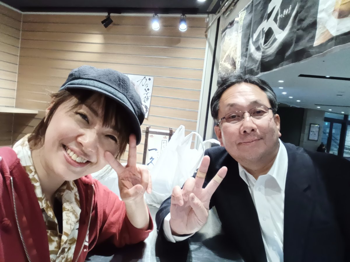 k_egoshi's tweet photo. 12月14日、#Whityうめだ に夜勤明けで行ってきました。
今回も笑顔も素敵な看板娘の安井さんと話をさせて頂きました。
また、写真も撮らせて頂きました。
ありがとうございました。

購入したものは
#からいも餅 #みたらし団子 #いちご大福

#ホワイティ梅田 #泉の広場 #CHIKAMISE 
#一久  #安井恭子 https://t.co/CgskS41jQb