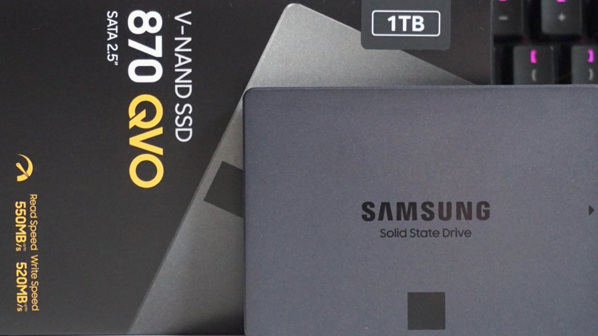 SATA SSD 단종 루머와 관련하여 삼성 대변인은 해당 정보가 사실이 아니라고 밝혔지만, 더 이상의 자세한 설명은 제공하지 않았습니다. 대변인은 "삼성 SATA SSD를 비롯한 다른 SSD 제품들이 단종될 것이라는