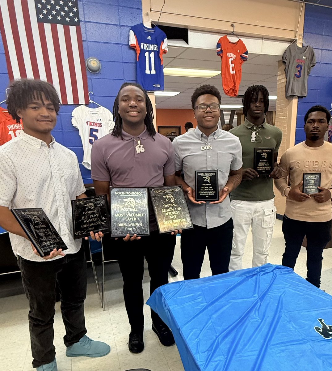 DonovanWinfun's tweet photo. Last highschool banquet, i’m very honored to go out a viking💙🧡!! #Ontthenext @andy_crotwell @Winfuntwins @NPVIKINGSFB @CoachGDavisFB @CoachCampbell37 @coachcannon97 @JuniorMoore771 https://t.co/OvRVFxGJn5