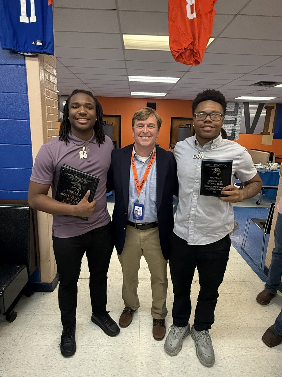 DonovanWinfun's tweet photo. Last highschool banquet, i’m very honored to go out a viking💙🧡!! #Ontthenext @andy_crotwell @Winfuntwins @NPVIKINGSFB @CoachGDavisFB @CoachCampbell37 @coachcannon97 @JuniorMoore771 https://t.co/OvRVFxGJn5