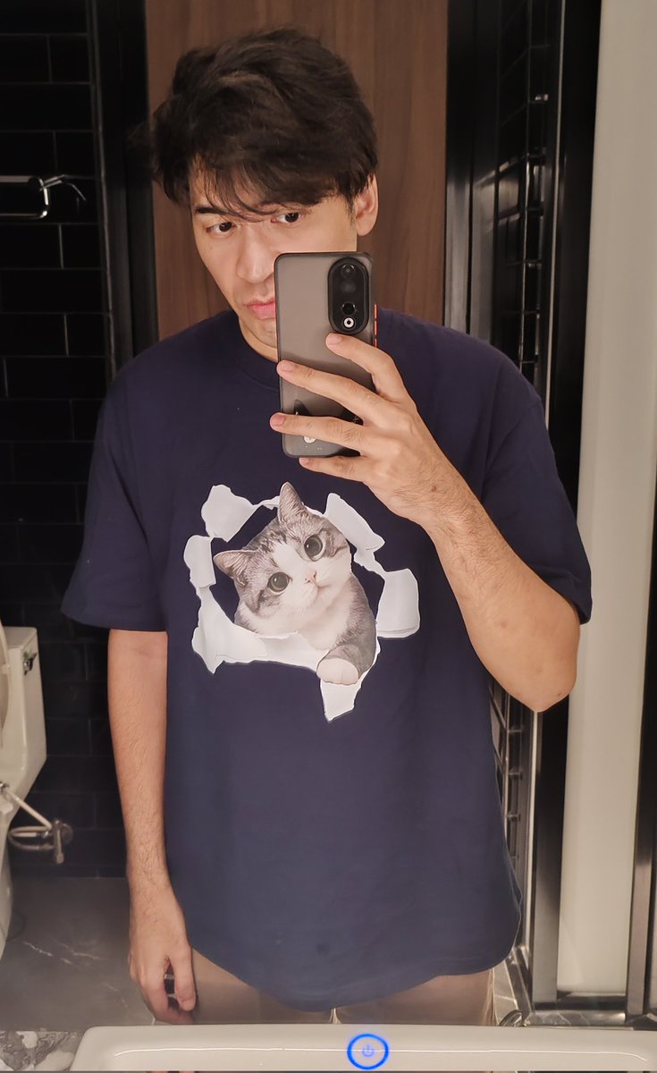 _mxshi's tweet photo. Kawaii cat t-shirt 😻 https://t.co/GUz1Qwhoh2