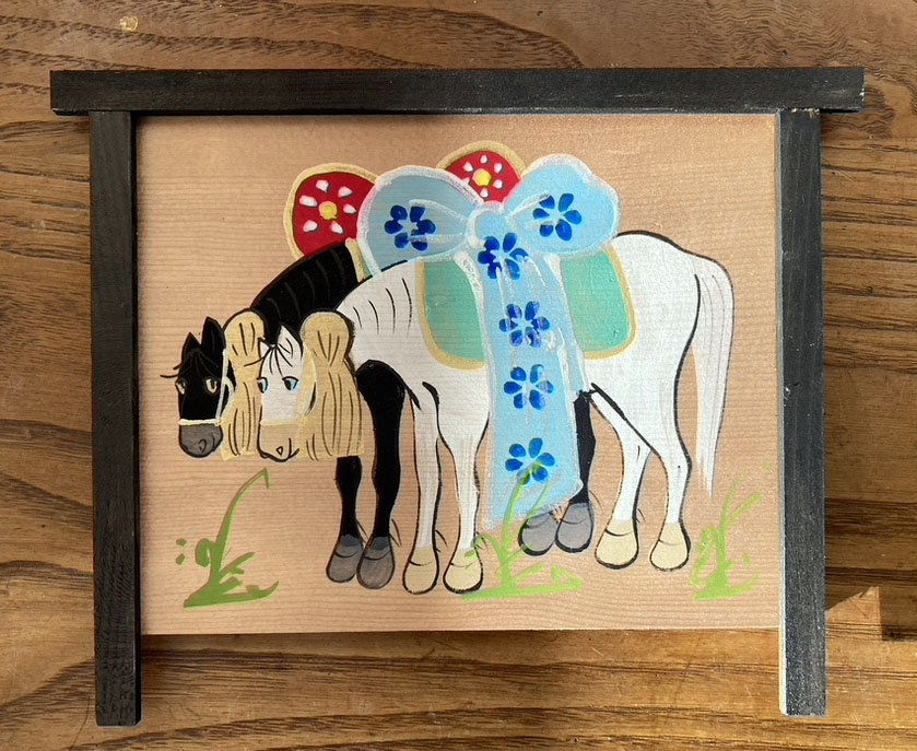 今年も二頭立て描きました。 白い馬黒い馬。