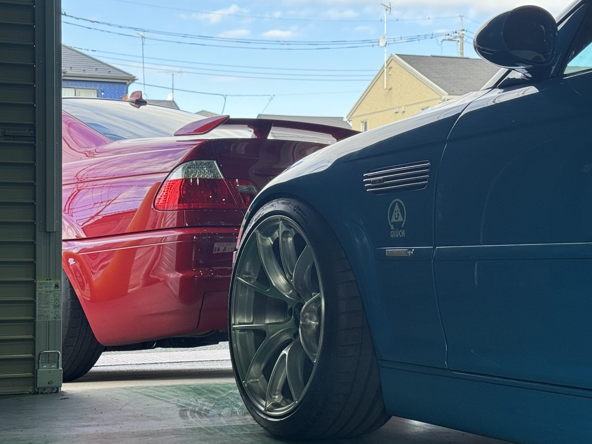 carlink_delight's tweet image. 修理する991.1GT3のドア内張も外した事だし、イモラとラグナセカの46M3眺めながら工具取りに行った上野を待ってる🥹

《郷原》