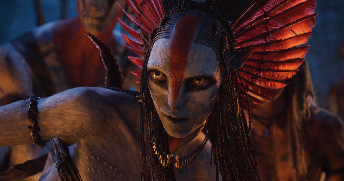 elreportedehoy's tweet photo. #AvatarFireAndAsh is another visually mesmerizing spectacle from Cameron. The Sully family's grief and the arrival of the new villain are among the best parts of the story. At times it's repetitive compared to its predecessor, but it's 100% captivating for its three-plus hours. https://t.co/LOHPHibC58